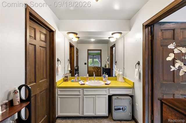 2201 E Gunn Road, Washington Township, MI 48306