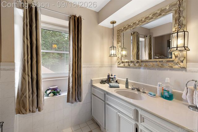 2201 E Gunn Road, Washington Township, MI 48306