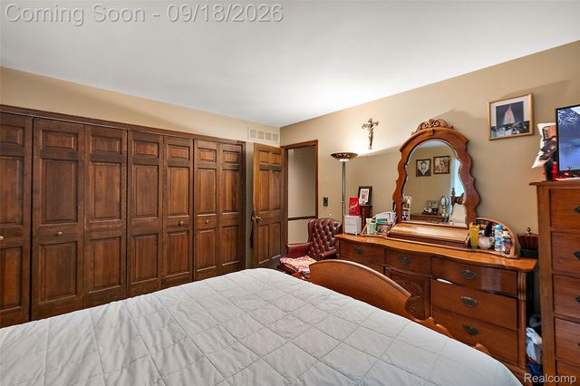 2201 E Gunn Road, Washington Township, MI 48306