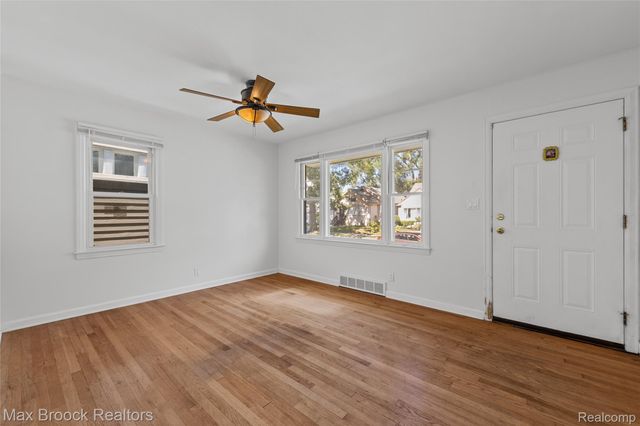 450 E MAPLEHURST Street, Ferndale, MI 48220