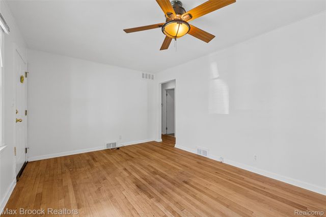 450 E MAPLEHURST Street, Ferndale, MI 48220