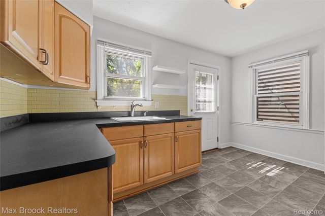 450 E MAPLEHURST Street, Ferndale, MI 48220