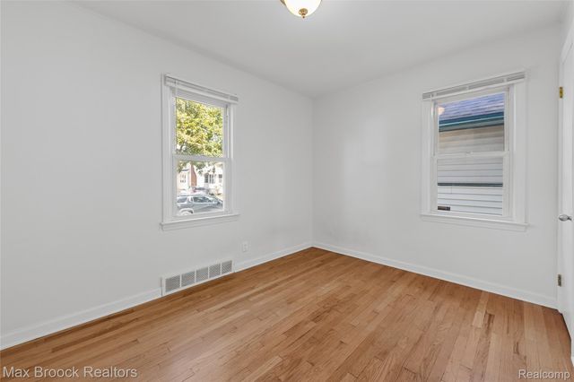 450 E MAPLEHURST Street, Ferndale, MI 48220