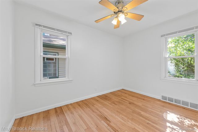 450 E MAPLEHURST Street, Ferndale, MI 48220