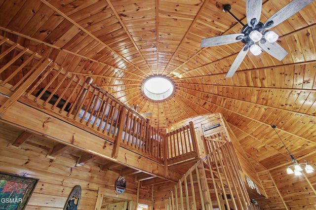 1086 Towering Oaks Drive, Sevierville, TN 37876