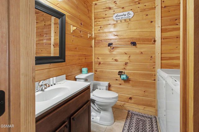 1086 Towering Oaks Drive, Sevierville, TN 37876