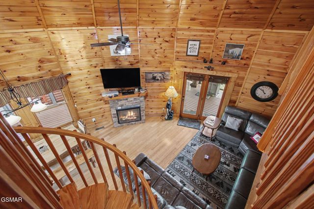 1086 Towering Oaks Drive, Sevierville, TN 37876