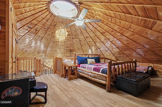 1086 Towering Oaks Drive, Sevierville, TN 37876