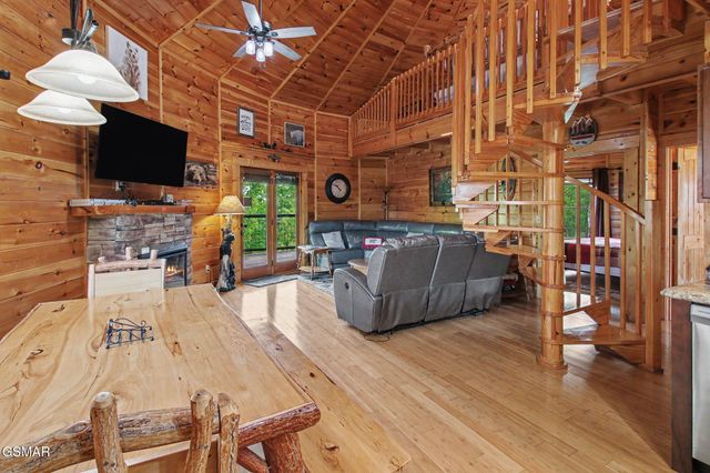 1086 Towering Oaks Drive, Sevierville, TN 37876