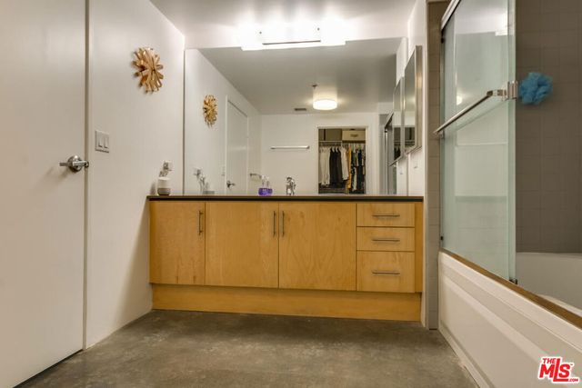 1100 S Grand Avenue A003, Los Angeles, CA 90015