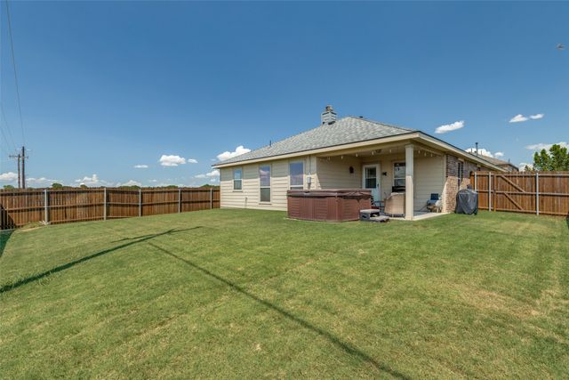 1412 St Johns Drive, Van Alstyne, TX 75495