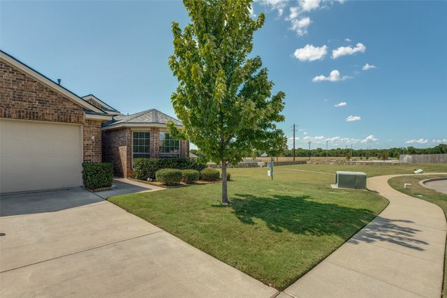 1412 St Johns Drive, Van Alstyne, TX 75495