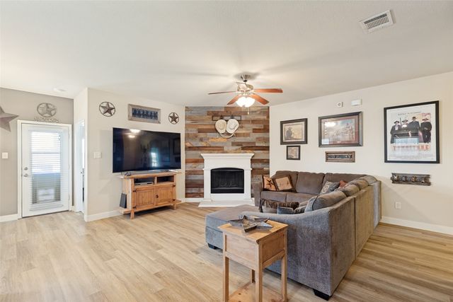 1412 St Johns Drive, Van Alstyne, TX 75495