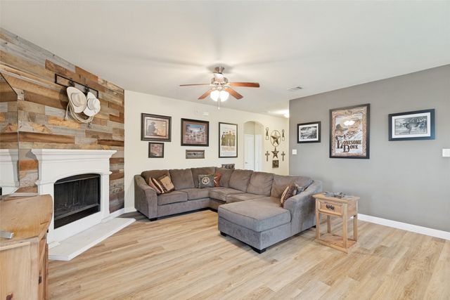 1412 St Johns Drive, Van Alstyne, TX 75495