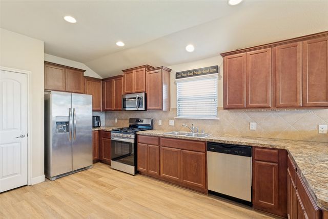 1412 St Johns Drive, Van Alstyne, TX 75495