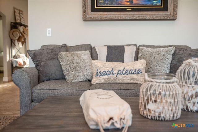 261 E Burgundy Bay, Port O'connor, TX 77982