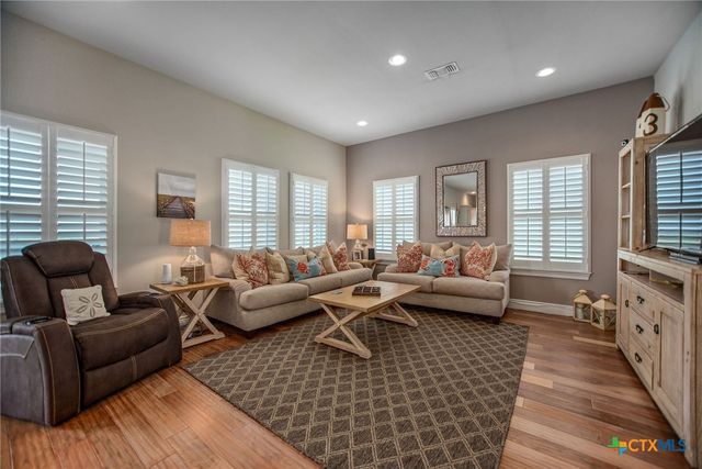 261 E Burgundy Bay, Port O'connor, TX 77982