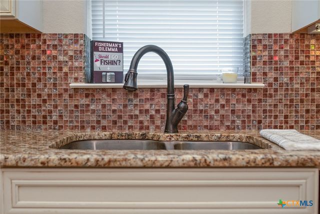 261 E Burgundy Bay, Port O'connor, TX 77982