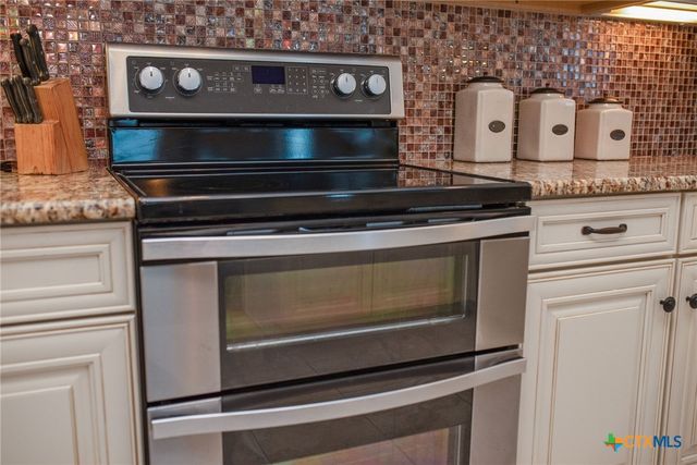 261 E Burgundy Bay, Port O'connor, TX 77982