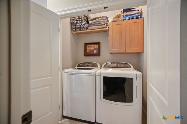 261 E Burgundy Bay, Port O'connor, TX 77982