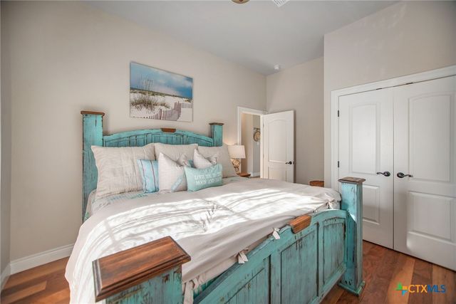 261 E Burgundy Bay, Port O'connor, TX 77982