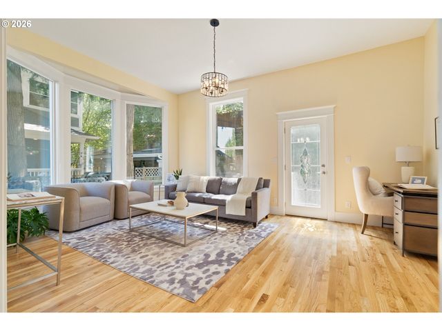2926 Nw RALEIGH St, Portland, OR 97210