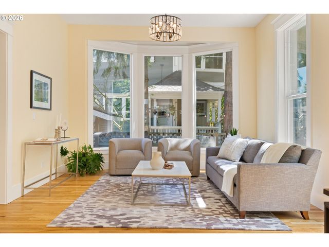 2926 Nw RALEIGH St, Portland, OR 97210