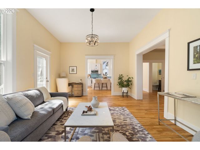 2926 Nw RALEIGH St, Portland, OR 97210
