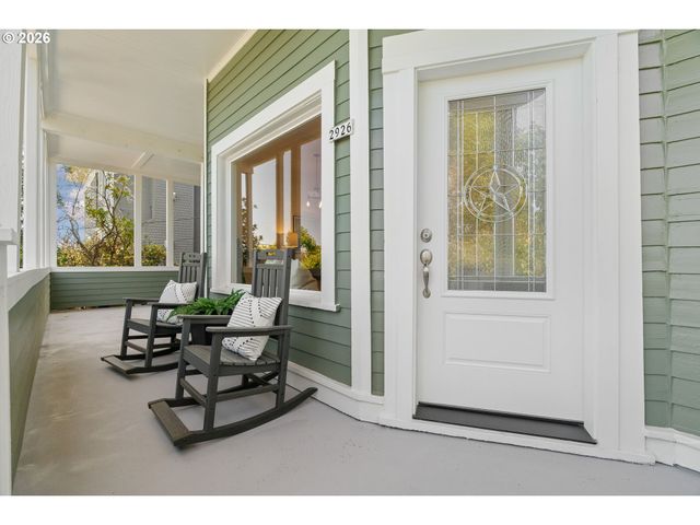 2926 Nw RALEIGH St, Portland, OR 97210