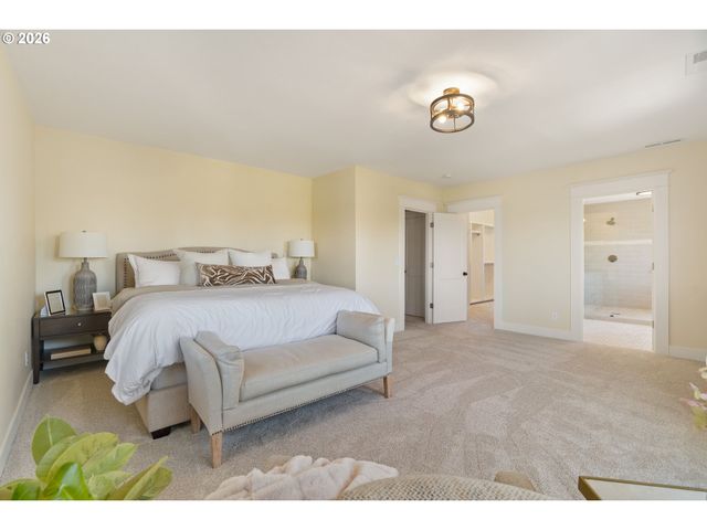 2926 Nw RALEIGH St, Portland, OR 97210