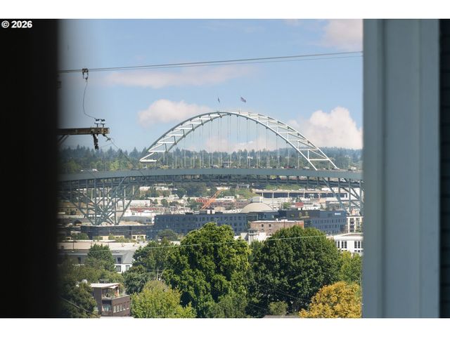 2926 Nw RALEIGH St, Portland, OR 97210