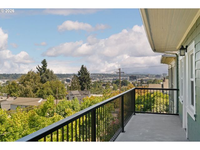 2926 Nw RALEIGH St, Portland, OR 97210