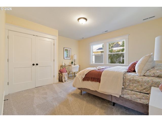 2926 Nw RALEIGH St, Portland, OR 97210
