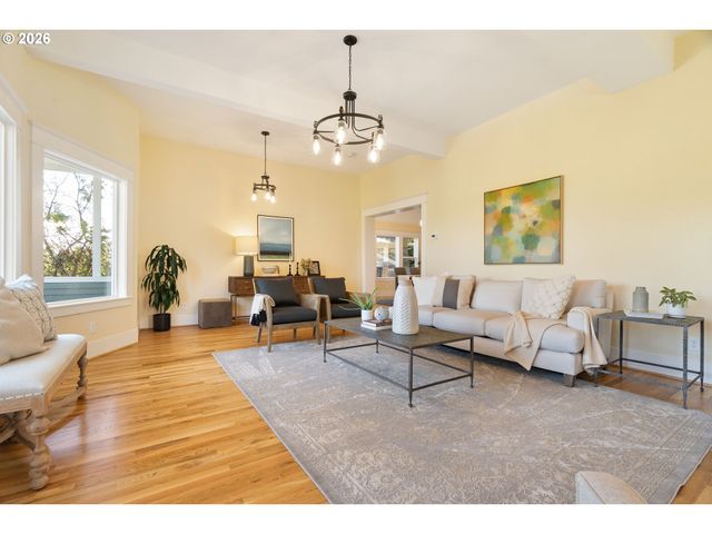 2926 Nw RALEIGH St, Portland, OR 97210