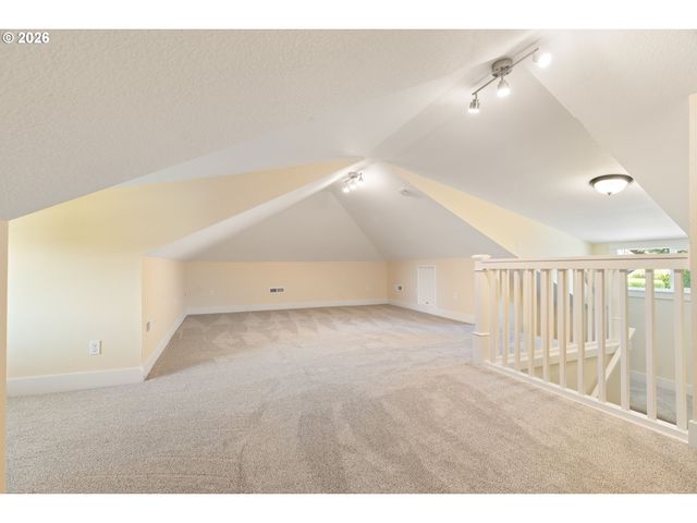 2926 Nw RALEIGH St, Portland, OR 97210