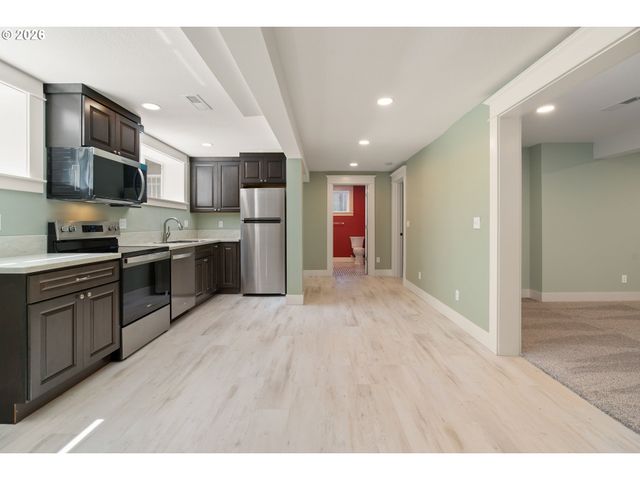 2926 Nw RALEIGH St, Portland, OR 97210