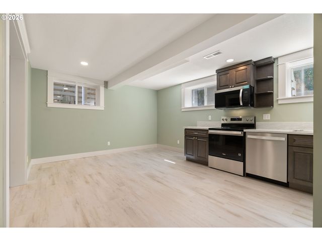 2926 Nw RALEIGH St, Portland, OR 97210