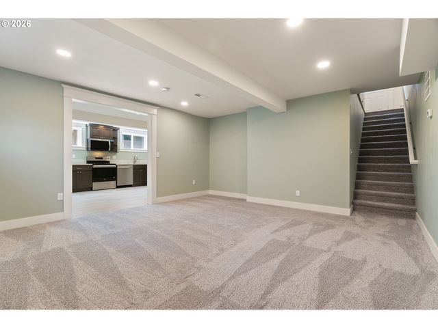 2926 Nw RALEIGH St, Portland, OR 97210