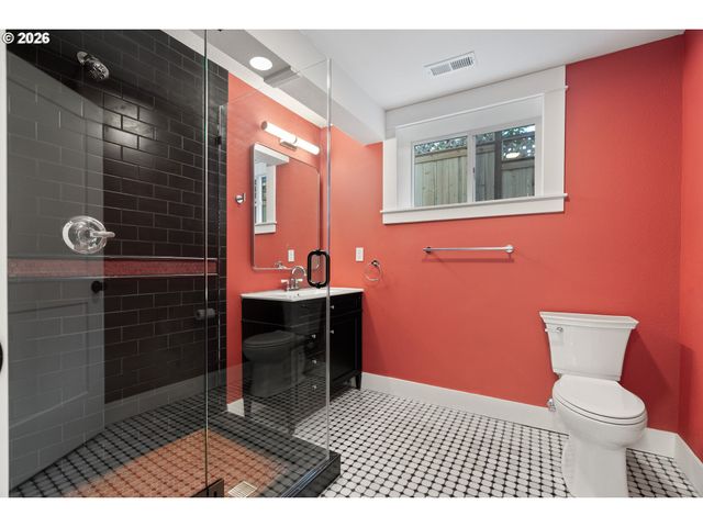 2926 Nw RALEIGH St, Portland, OR 97210