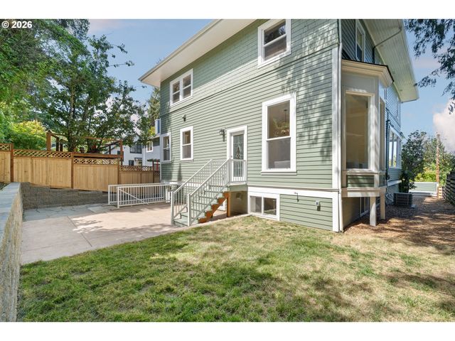 2926 Nw RALEIGH St, Portland, OR 97210