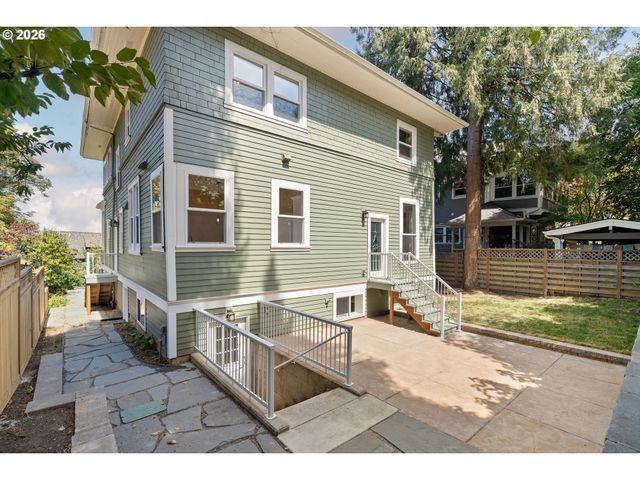 2926 Nw RALEIGH St, Portland, OR 97210