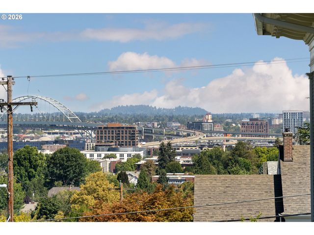 2926 Nw RALEIGH St, Portland, OR 97210
