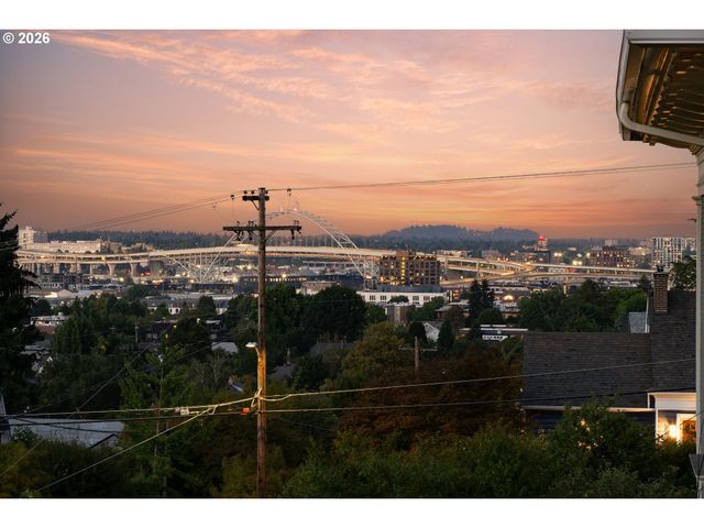2926 Nw RALEIGH St, Portland, OR 97210