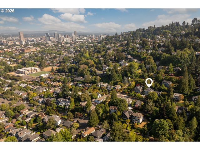 2926 Nw RALEIGH St, Portland, OR 97210