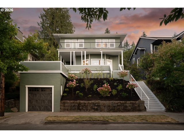 2926 Nw RALEIGH St, Portland, OR 97210