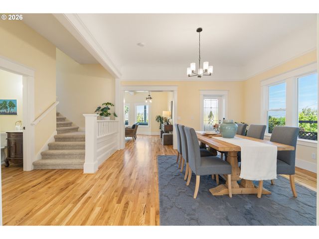 2926 Nw RALEIGH St, Portland, OR 97210