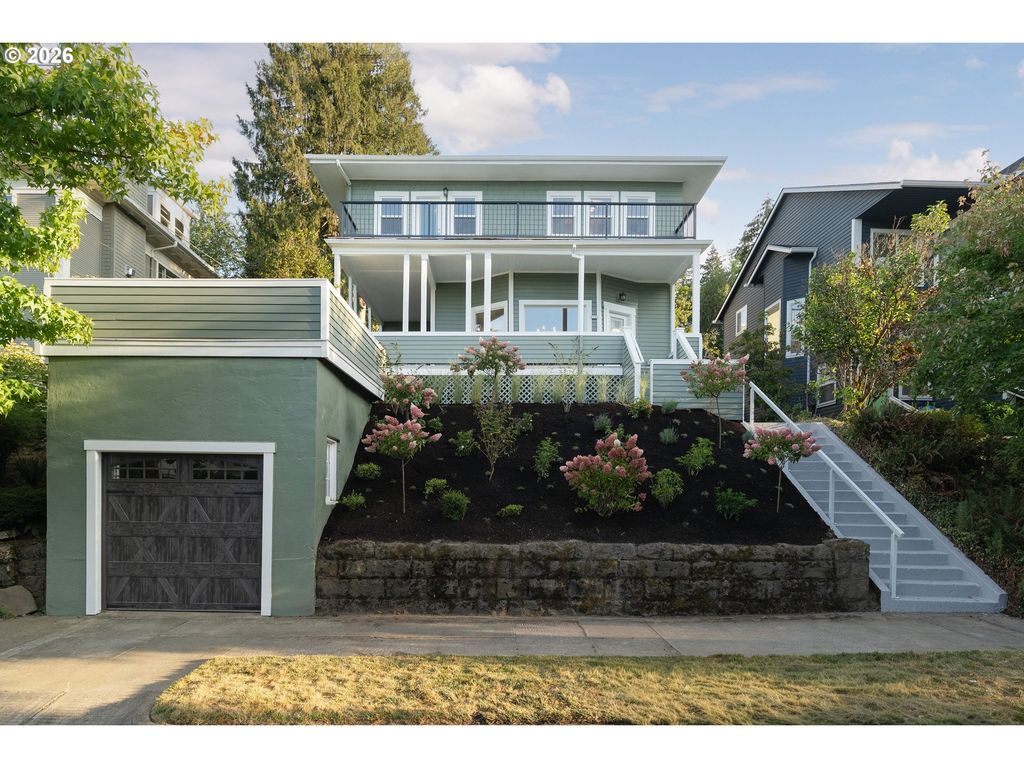 2926 Nw RALEIGH St, Portland, OR 97210