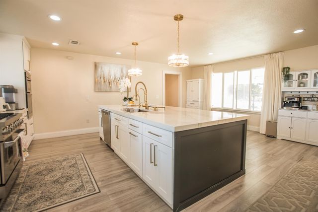 1417 E St, Rio Linda, CA 95673