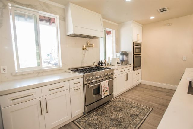 1417 E St, Rio Linda, CA 95673