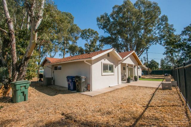 1417 E St, Rio Linda, CA 95673